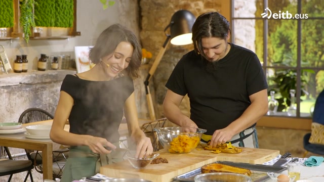 Kuia txitxirioekin eta espeltarekin beteta