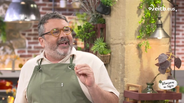 Guiso de verduras con alubias y pasta + Manzanas caramelizadas en toffee con mamia