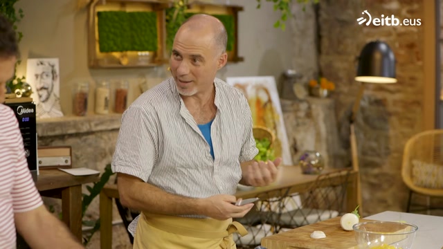 Flamiche picarda opila kukulu entsaladarekin