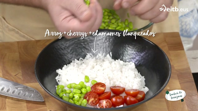 Donburi de berenjenas katsu (Cuenco de arroz, berenjenas y salsa teriyaki