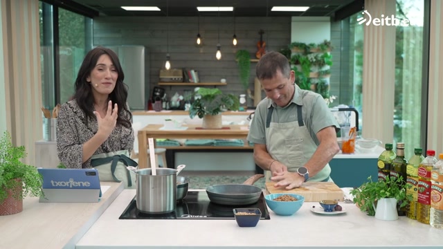 Bakailao kokotxak, pikillo piperrak eta garia