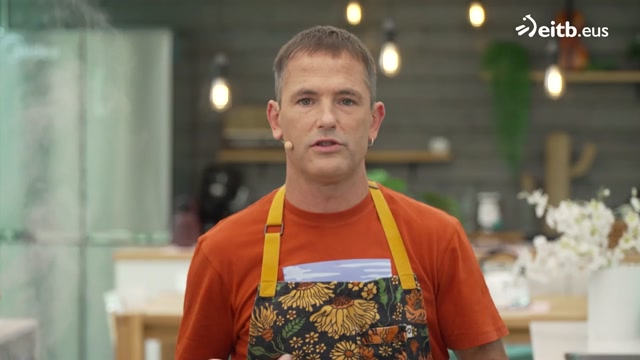 Haragi,  txerri hanka eta odoloste bolak saltsan