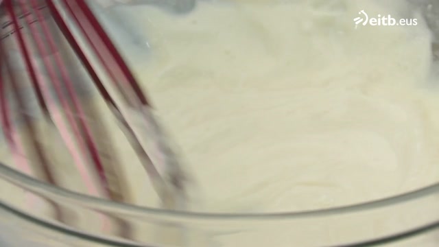 Natxoak maionesa, ketchup eta guakamolearekin