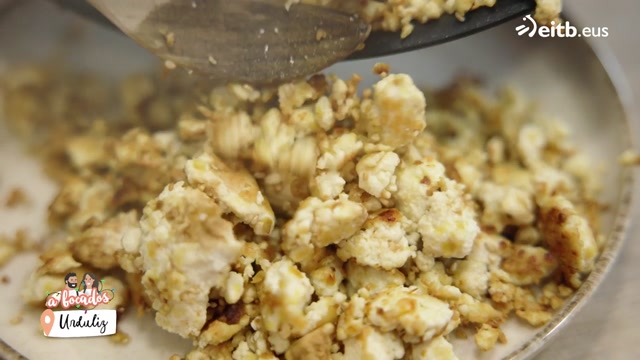 Cardo y alcachofas con almejas